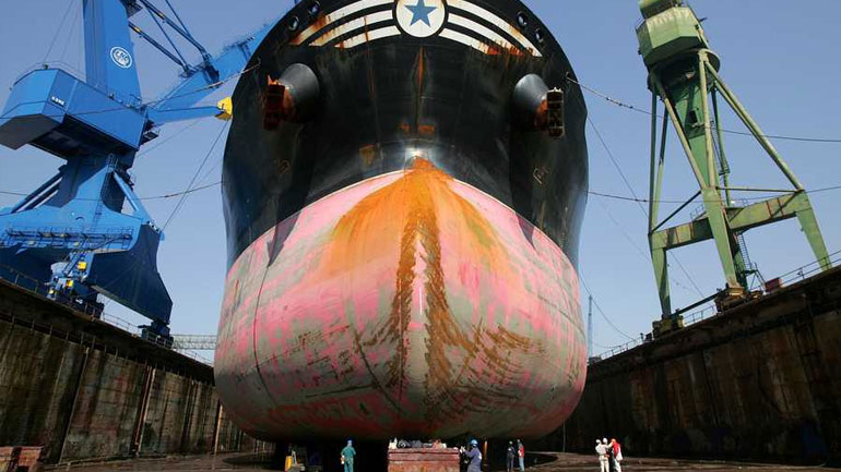 Συνάντηση Νεφελούδη με εργαζομένους στα Ναυπηγεία Σκαραμαγκά