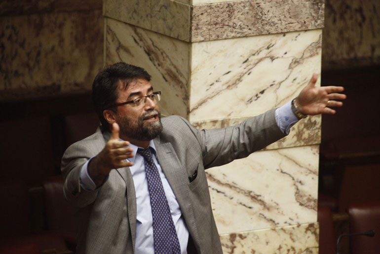 Έκρηξη Οικονόμου από τα πίσω έδρανα