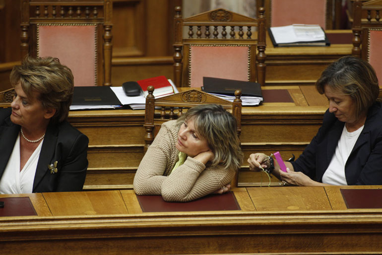 Με... ενδιαφέρον παρακολουθούν τις ομιλίες