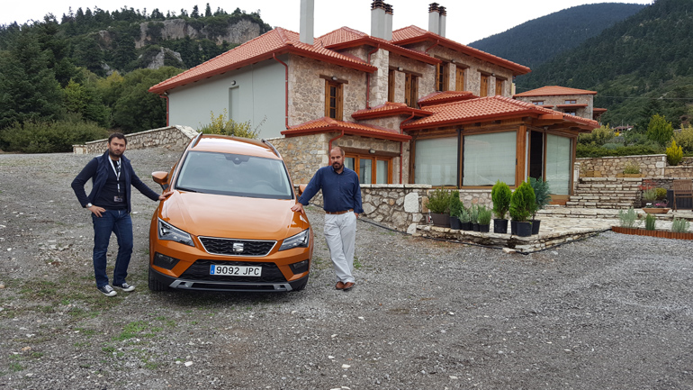 Μαζί με το SEAT Ateca και συνάδερφο Βαγγέλη Γκούμα στην περιοχή Λιβάδι της Αράχοβας με φόντο τα γραφικά σπίτια της περιοχής.... 