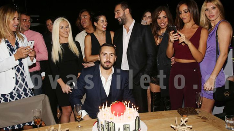 Πλήθος επωνύμων στο λαμπερό yacht party του Γιώργου Καραβατάκη