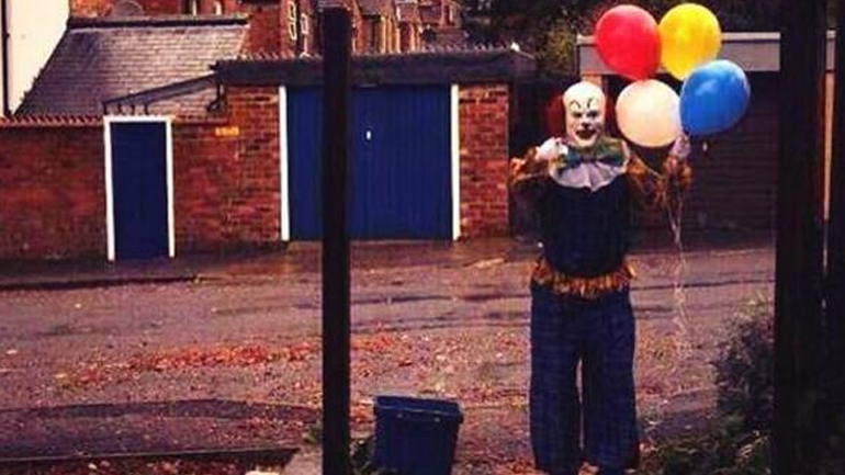 Βρετανία: Οι “τρομακτικοί κλόουν” σκορπούν τον τρόμο