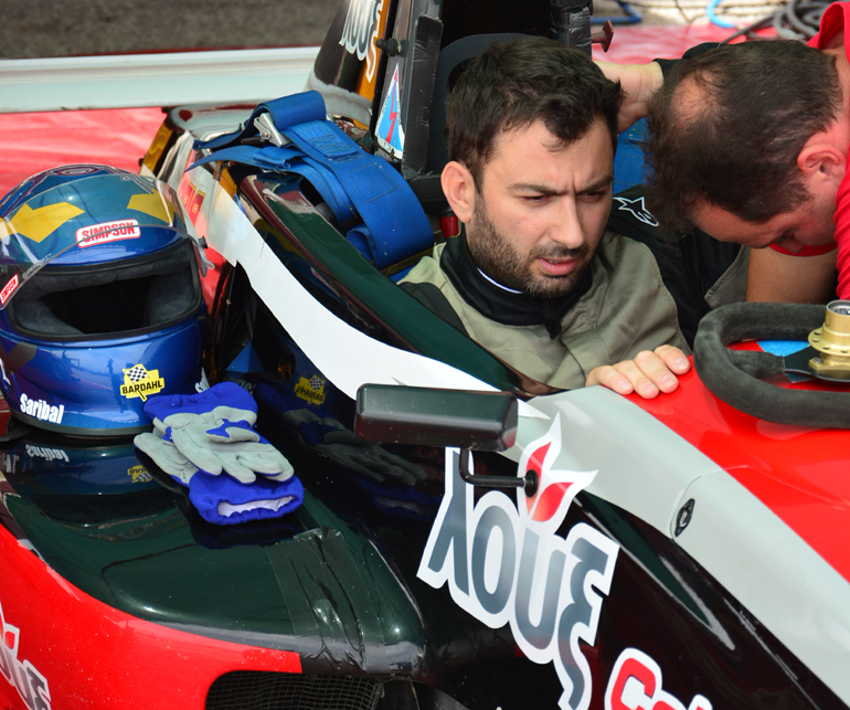 Άμα θες να τρέχεις είτε σε επίσημους είτε σε ανεπίσημους αγώνες ο εξοπλισμός είναι απαραίτητος για την ασφάλεια του οδηγού...