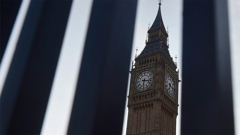 Ερωτηματολόγιο σε σχολεία της Αγγλίας και της Ουαλίας βάζει… φωτιά στη Ρώμη