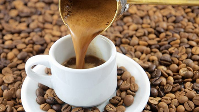 Ο ελληνικός καφές καθαρίζει μέχρι και… σιφώνια!