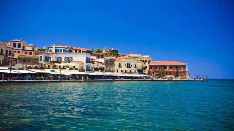 Χανιά: Αναστάτωση προκάλεσαν μεθυσμένοι Αμερικανοί ναύτες στο Παλιό Ενετικό Λιμάνι