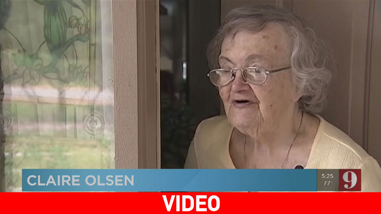 Εγγονός ανησύχησε για τη γιαγιά του μετά τον τυφώνα Matthew και έστειλε πιτσαδόρο σπίτι της! Εγγονός ανησύχησε για τη γιαγιά του μετά τον τυφώνα Matthew και έστειλε πιτσαδόρο σπίτι της!