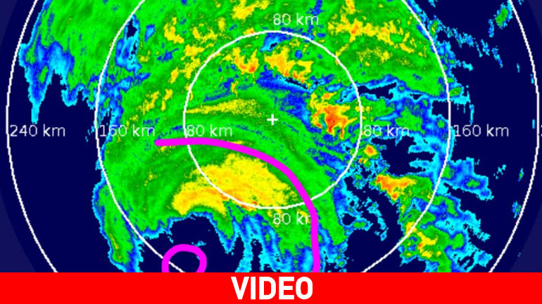 Στο στόχαστρο του τυφώνα Nicole το μικροσκοπικό νησί Βερμούδες στο Β. Ατλαντικό – Τρομάζει η θέα από το διάστημα