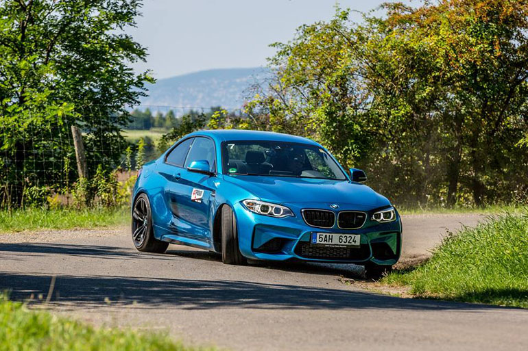 Τέρμα τα γκάζια έχουν οι συνεργάτες του περιοδικού...