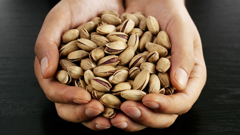 Μάθετε γιατί τα παιδιά πρέπει να τρώνε φιστίκια