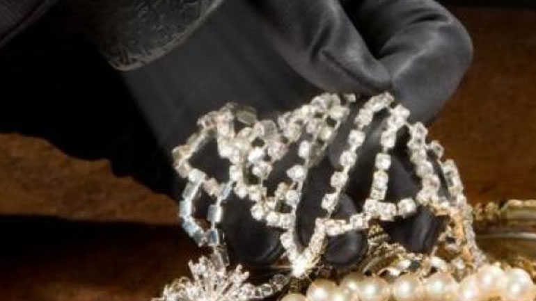 Ηράκλειο: Μπήκαν στα σπίτια από το παράθυρο και κόβοντας κάγκελα