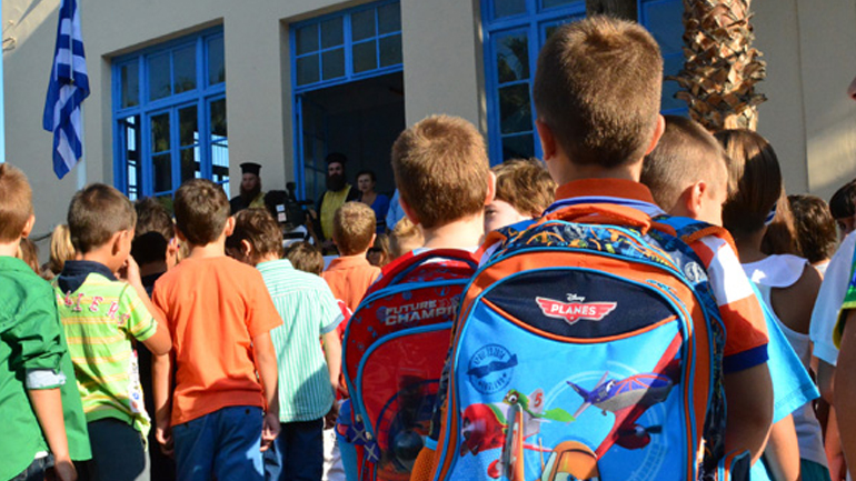 Ο δήμαρχος Βόλβης καλεί τους γονείς να στείλουν τα παιδιά τους σχολείο