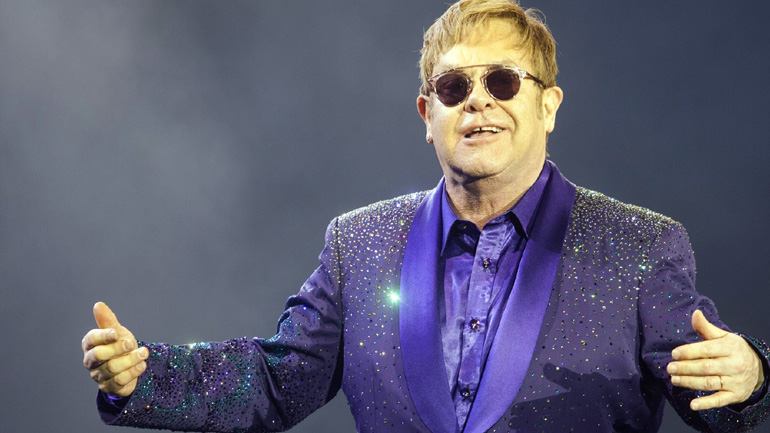 Ο Έλτον Τζον γράφει για την «τρελή ζωή» του