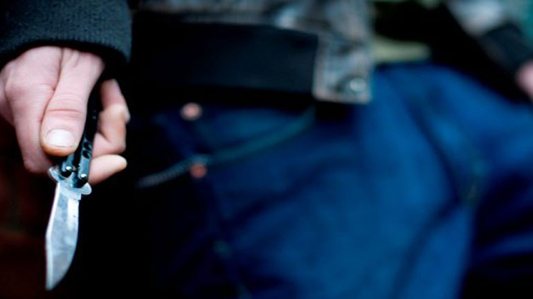 Έπεσαν μαχαιριές στο κέντρο των Χανίων – Στο νοσοκομείο ένας άνδρας