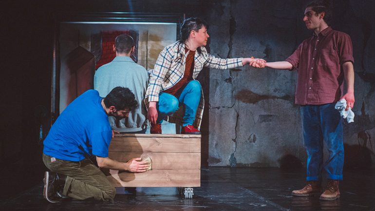 «Το αγόρι με τη βαλίτσα» του Μάικ Κένι στη Μονή Λαζαριστών