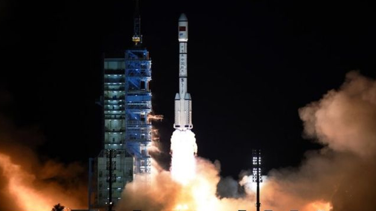 Κίνα: Εκτοξεύτηκε με επιτυχία ο διαστημικός πύραυλος Shenzhou-11
