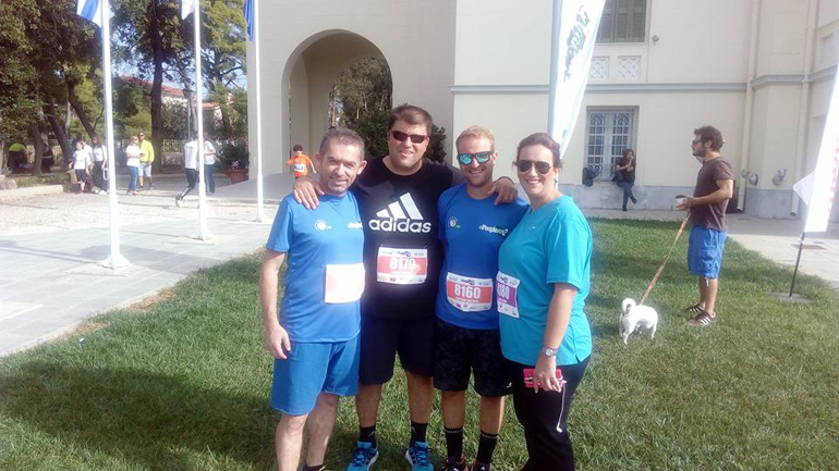 Ο Αντώνης Γεωργαλάς (δεύτερος από δεξιά) το έχει ρίξει στο τρέξιμο!
