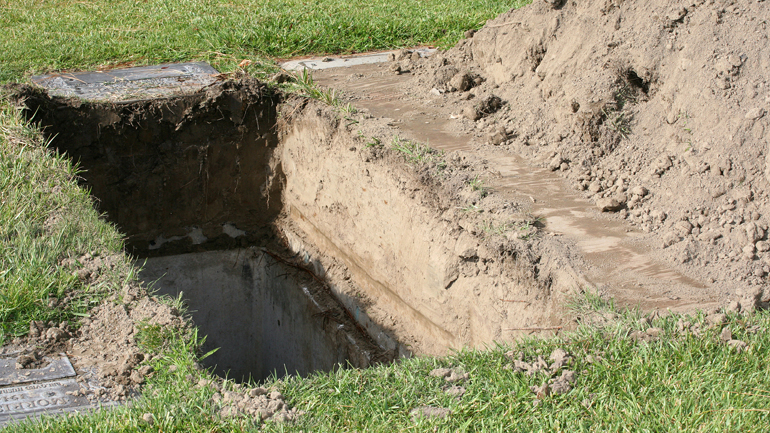 Νεκροθάφτης στην Ημαθία έπεσε νεκρός στον λάκκο που έσκαβε…