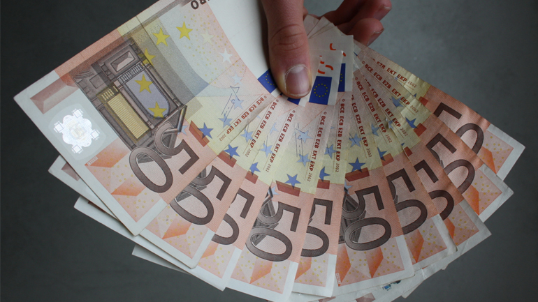 Εύβοια: Χειροπέδες σε νεαρό που έκανε ψώνια με πλαστά χαρτονομίσματα