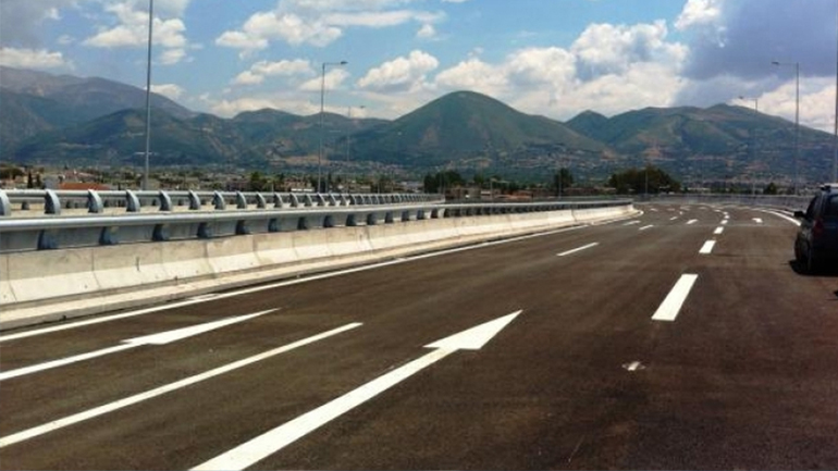 Πάτρα: Πετούσαν δυναμιτάκια στα διερχόμενα αυτοκίνητα!