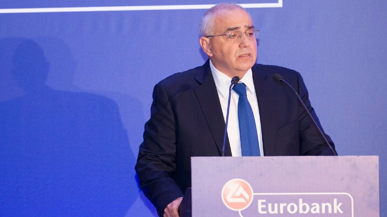 Διαψεύδει πληροφορίες ότι αποχωρεί από την Eurobank o Καραμούζης