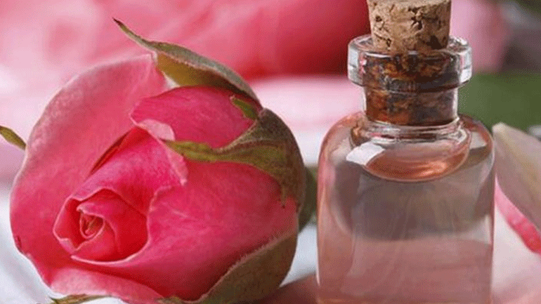 Φτιάξτε μόνες σας το απόλυτο face mist από ροδόνερο