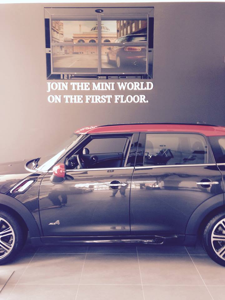 Ανεβαίνεις τα σκαλιά και δεν πιστεύεις αυτό που βλέπεις...