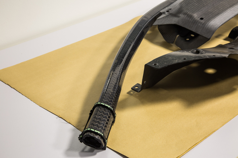 Πολλά υλικά κατασκευάζονται από ανθρακόνημα για να προσφέρουν χαμηλό βάρος και υψηλή αντοχή...