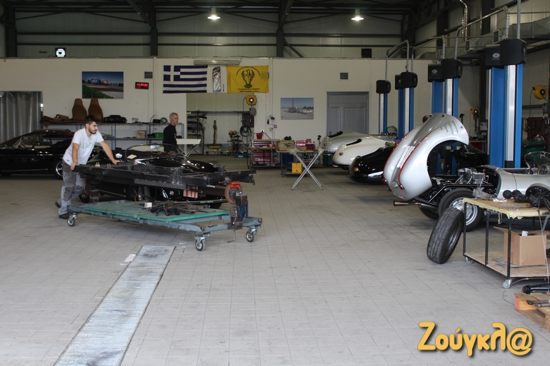 Όλοι... τρέχουν στις εγκαταστάσεις της εταιρείας...