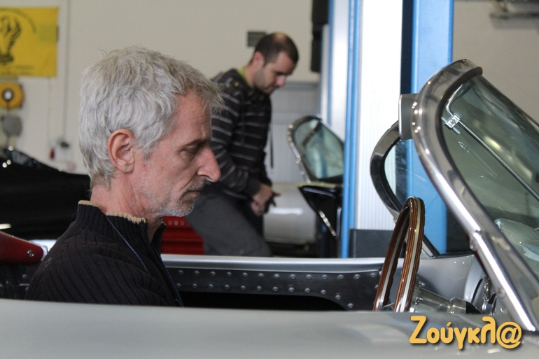 Κάθεσαι στη θέση του οδηγού και αφήνεις τη φαντασία σου να οργιάσει... 