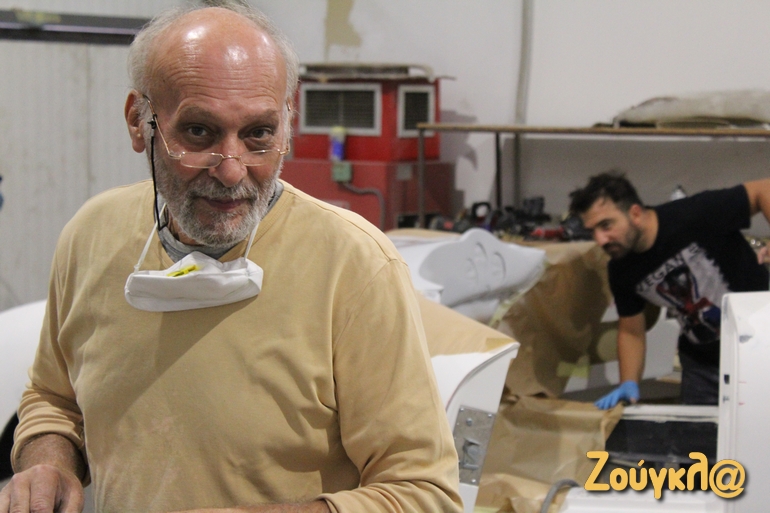 Όσοι εργάζονται στην Replicar Car Hellas ξέρουν τι θέλουν και πως πρέπει να το πετύχουν... Η καλή διάθεση είναι μέρος της καθημερινότητας. 