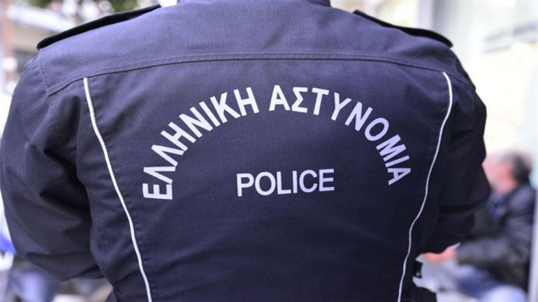 Θεσσαλονίκη: Αρχιφύλακας έκλεβε ρεύμα και νερό, είχε πλαστές πιναδίκες, παράνομα τσιγάρα και όπλα
