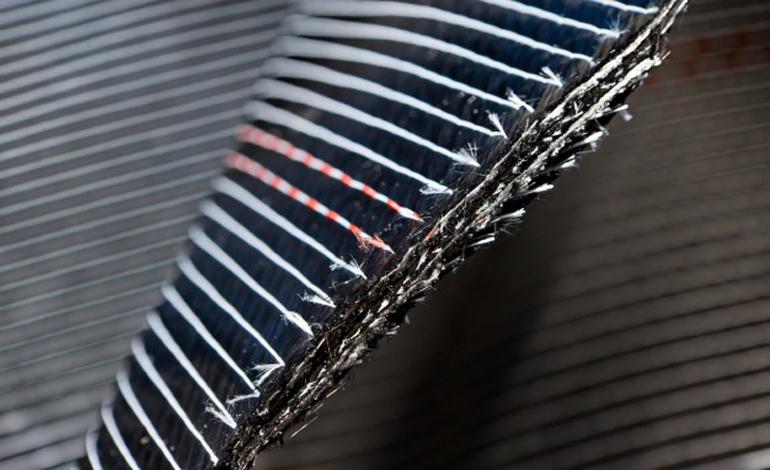 Το ανθρακόνημα είναι κάπως έτσι... Φτιαγμένο από ίνες που θυμίζουν κλωστές