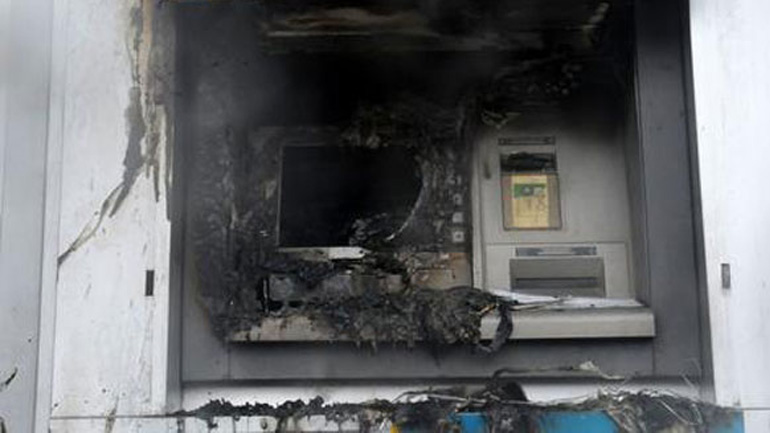 Ανατίναξαν ΑΤΜ στην Λαμία