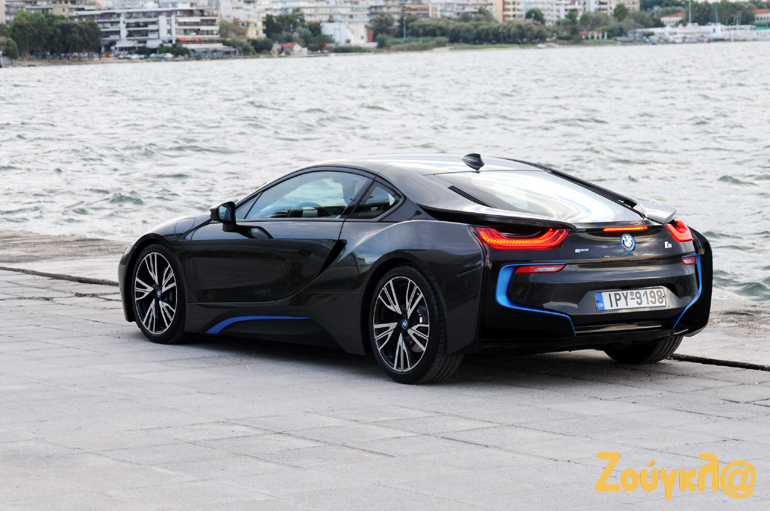 Με τέτοια σχεδίαση το γερμανικό plug in hybrid μοντέλο που μπαίνει και στην πρίζα προκαλεί φουρτούνες...