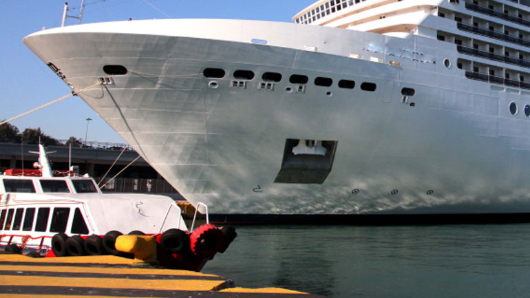 Πειραιάς: Προβλήματα στις καταπλεύσεις πλοίων