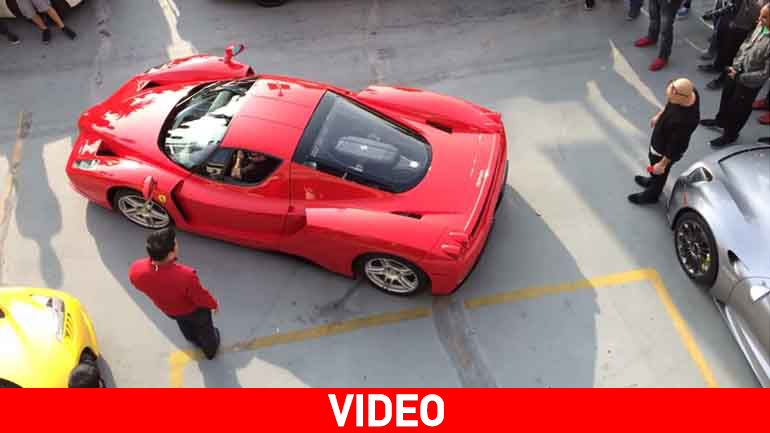 Πόσοι χρειάζονται για να παρκάρει μια Ferrari;