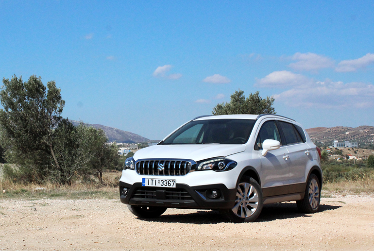 Η νέα μάσκα σου δίνει την αίσθηση πως πρόκειται για νέα γενιά. Στην πραγματικότητα είναι ένα SX4 S-Cross Facelift...