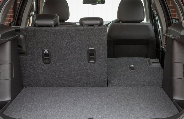 Ο χώρος αποσκευών αγγίζει τα 430 λίτρα αλλά μεγαλώνει υπερβολικά όταν πέσουν τα πίσω καθίσματα...