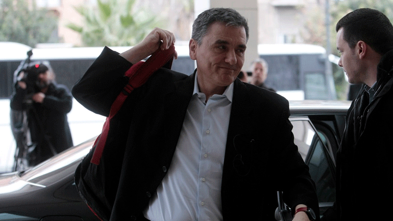 Σε εξέλιξη η συνάντηση Τσακαλώτου με τους επικεφαλής των θεσμών