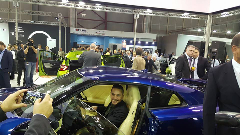 Ο Ολυμπιονίκης Λευτέρης Πετρούνιας ήταν εκεί για να δει από κοντά τα νέα μοντέλα... 