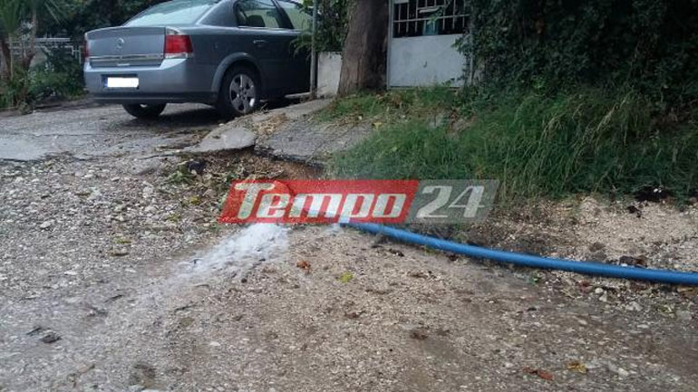 Πάτρα: Σπασμένος αγωγός μετατρέπει το δρόμο σε επικίνδυνη «τσουλήθρα»