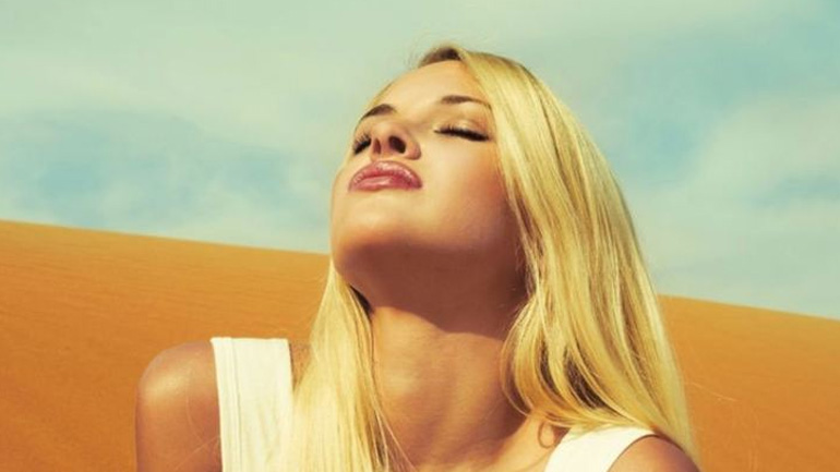 Διώξτε μια και καλή στην «κιτρινίλα» στα μαλλιά σας