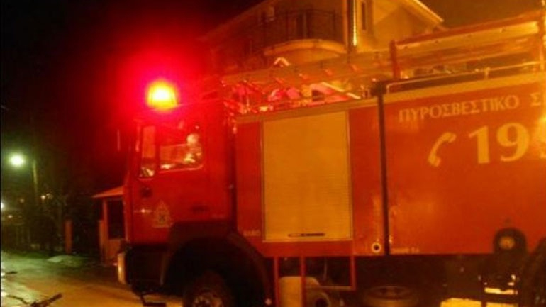 Πυρκαγιά σε υπαίθριο αποθηκευτικό χώρο επιχείρησης στην Ε.Ο. Αθηνών – Κορίνθου