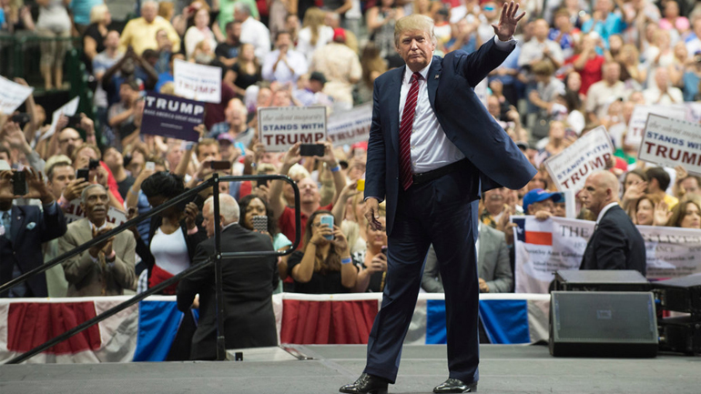 ΗΠΑ: Η επικεφαλής της εκστρατείας του Τραμπ ομολογεί ότι ο υποψήφιός της “έχει μείνει πίσω”