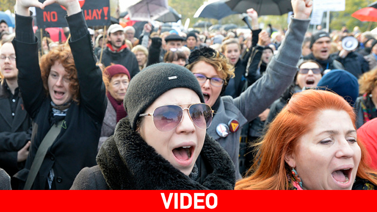 Πολωνία: Νέα διαμαρτυρία των γυναικών για τη νομοθεσία περί αμβλώσεων