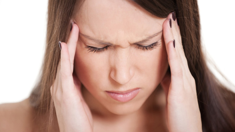 Πώς συνδέονται τα μικρόβια στο στόμα με τις ημικρανίες