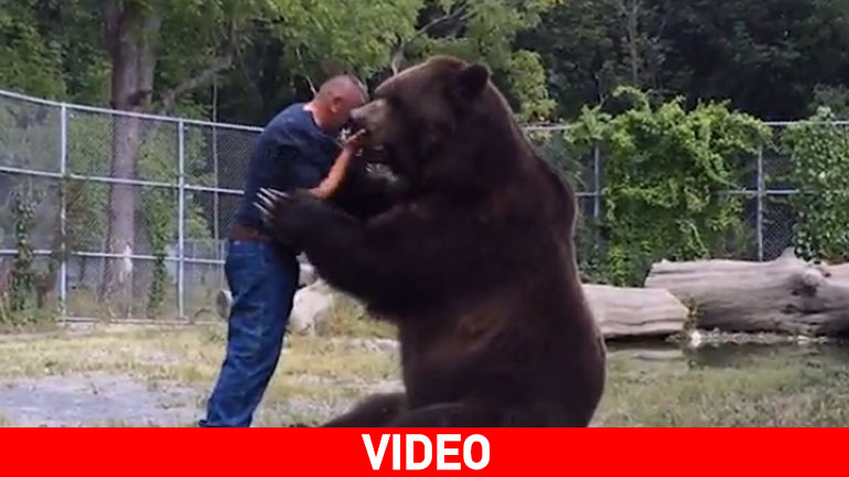 Η πιο φιλική και παιχνιδιάρα αρκούδα του κόσμου…