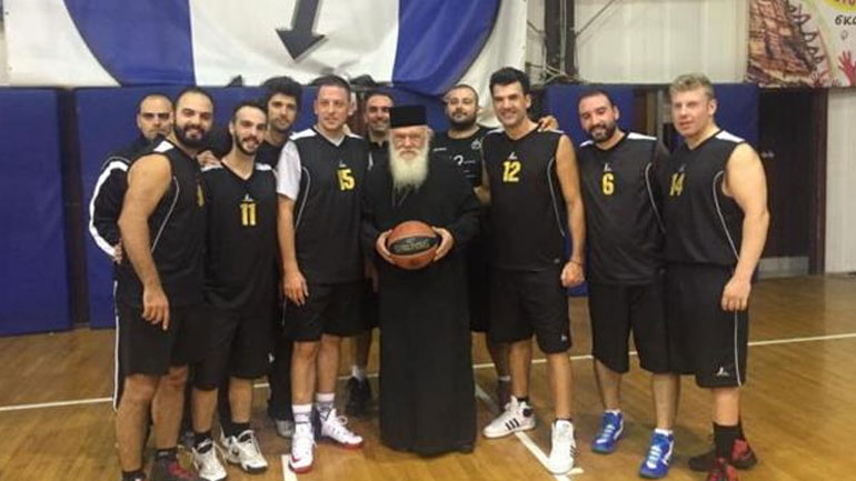 Ο Ιερώνυμος ντρίμπλαρε στο κλειστό του Παπάγου