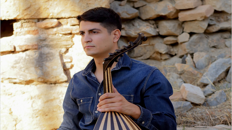 Ο Σταύρος Χαλιαμπάλιας στη μουσική σκηνή Σφίγγα